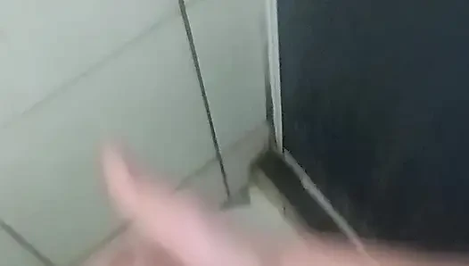 Banyoda ateşli mastürbasyon