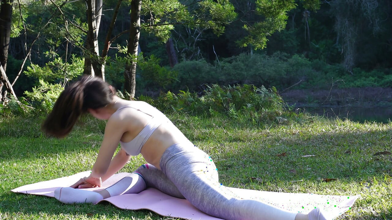 Relajante flujo de yoga con polainas
