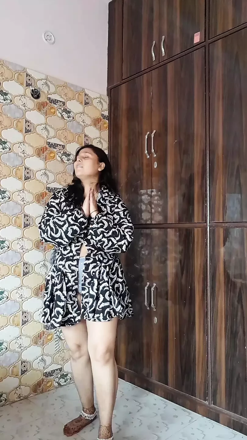 Tarian bugil si cewek puja