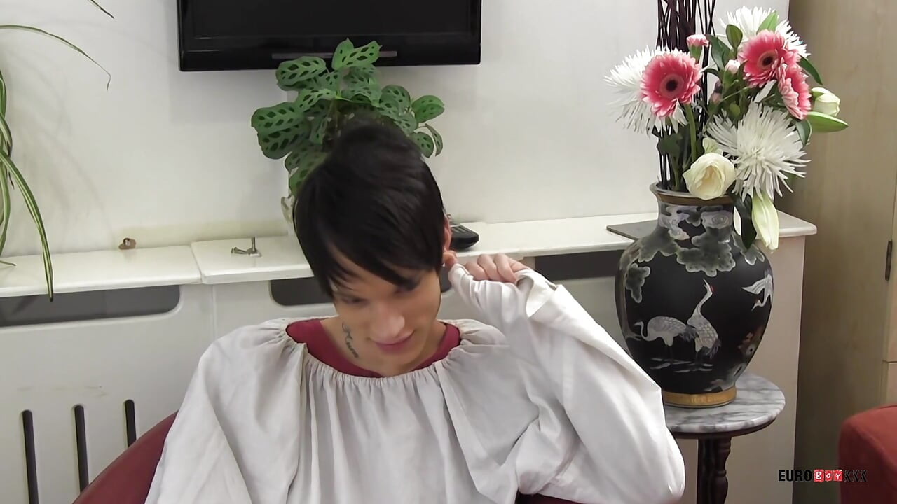 EuroBoyXXX Aaron Aurora και Skye Romeos Απαγορευμένη λαγνεία εκρήγνυται σε τραχιά λατρεία του σώματος