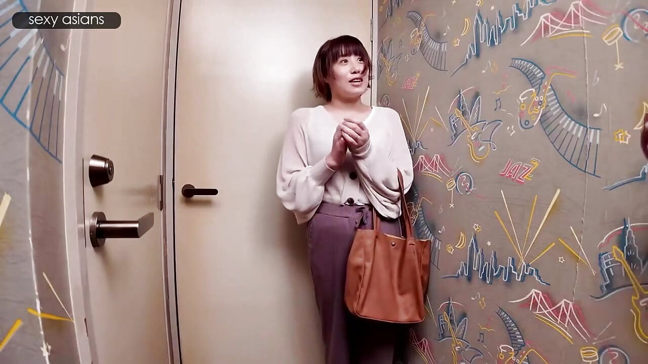 Revelación facial sin censura. la repartidora de mi puerta resultó ser la mujer casada que vive al lado.