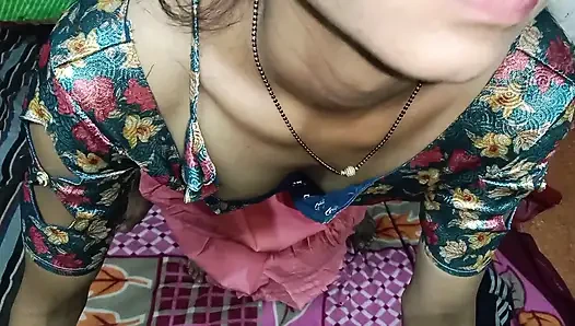 Die Schöne Sexy Schwägerin Gefickt, Nachdem Sie Ein Tuch Auf Ihrem Mund Gefesselt Hatte