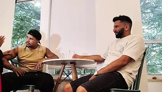 Dois Irmos Numa Entrevista Para Tiffany Montavani Sentou Pirocada Na an