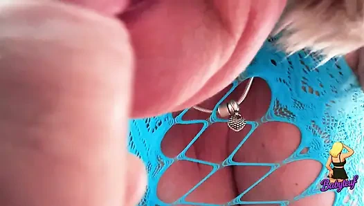 Istri bahenol lagi asik nyepong kontol dan telan sperma hangatnya