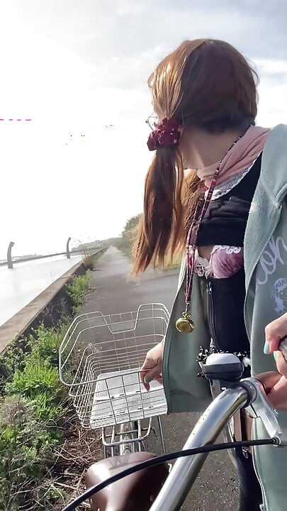 No185 Tucking Exposed On The Bank