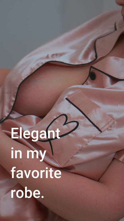 A gorgeous nightgown Big breasts this MILF looks great