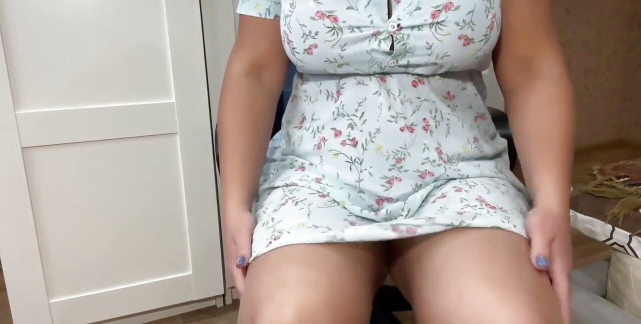 Jugosa milf la masturbación sin bragas