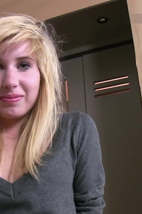Cute18 Years Old Vicky Does a Porn Casting