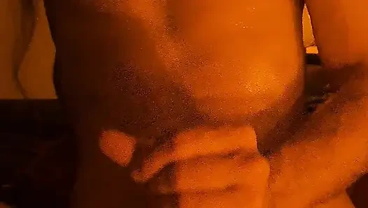 Mum ışığında yağlanmış, ihtiyacım olan tek şey onu paylaşacak biri