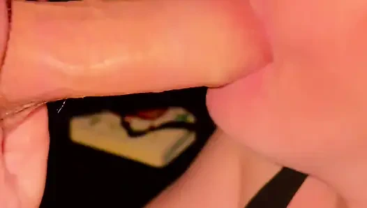 Рыжая горячая жена на коленях для минета с глубокой глоткой большого члена