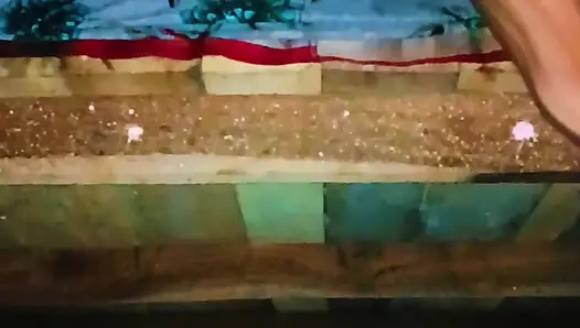 Sister-in-law's bad fucking and spreading both her legs, put the whole penis and took out the piss from the pussy.