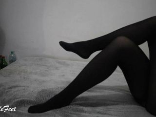 सेक्सी ब्लोंड के पैर हैं जिन्हें आप देखना चाहते हैं! - माइली ग्रे