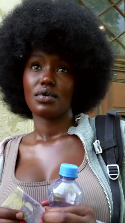 Un momento emozionante da "Czech Streets 152: Sveltina con una carina ragazza nera procace"