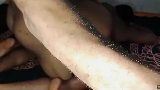Reiche ehefrau mit einem dicken arsch braucht einen professionellen ficker, um sie zu befriedigen