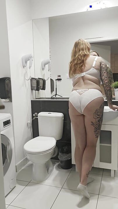 Mommy Changes Her Underwear and Then Goes to Pee.