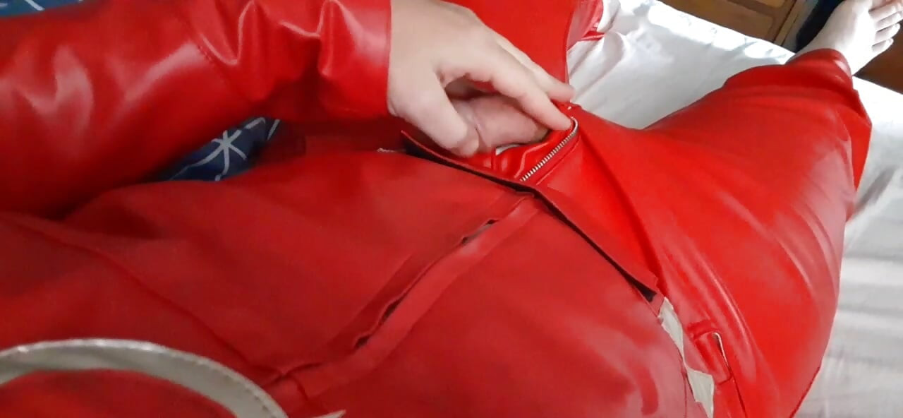 Spuszczanie na skórzany kostium cosplay współlokatora