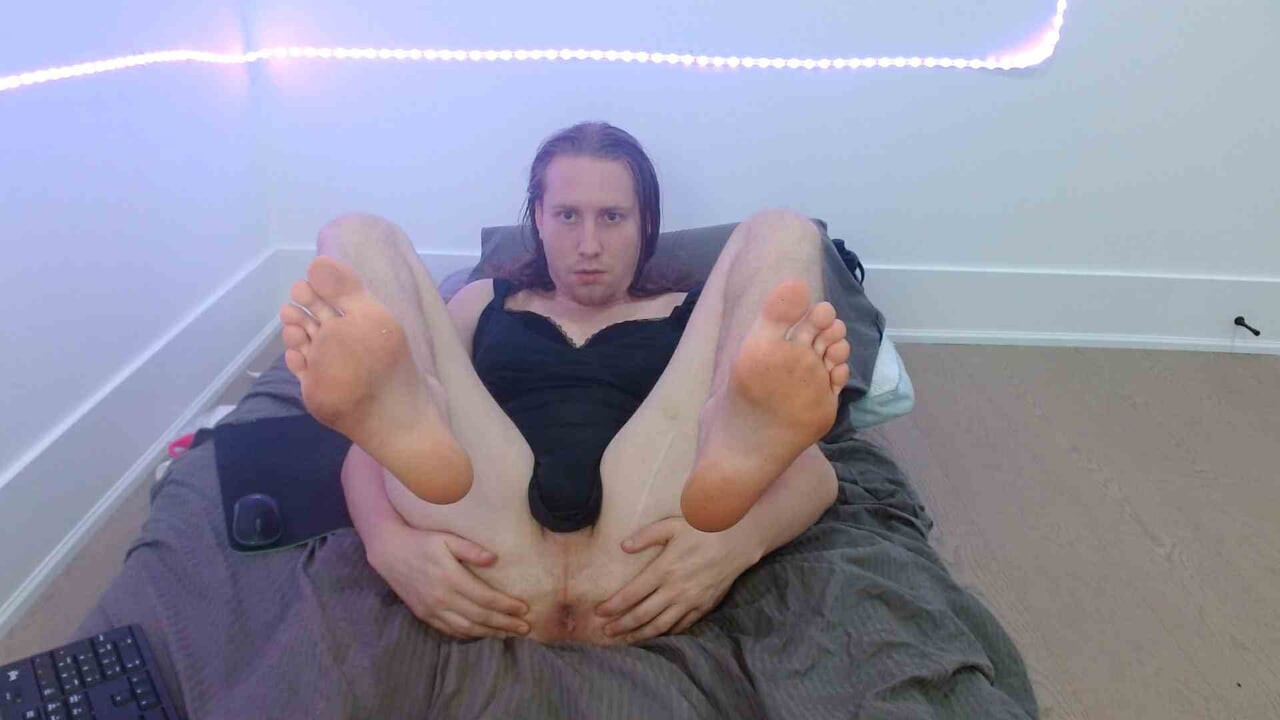 FemRoxy Has Been A Good Girl And Submissive
