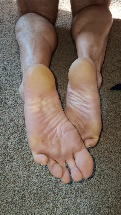 Shoot a big thick load all over my soft wrinkled soles