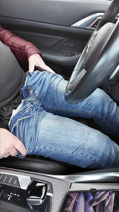 Crossdresser kellycd2022 wanking on the carpark in little skirt and pantyhose
