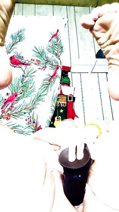 Éjacule 6 fois en regardant du porno, c’est une pute penchée