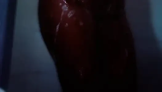 Lil si cewek semok latina lagi asik mandi