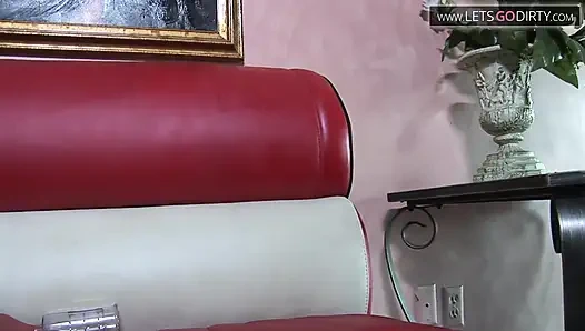 Abang tiriku suka banget sama memek sempitku