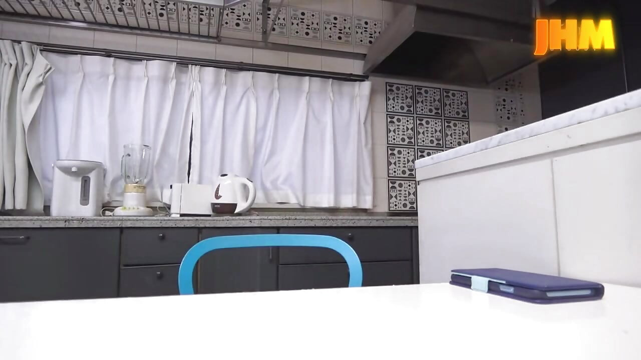 Saya suka lelaki yang lebih tua, awak tahu. - a