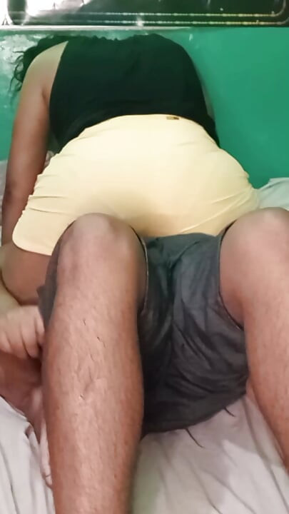 Θέλεις να καβαλήσω το πουλί σου, γείτονα;