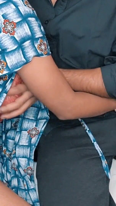 Zapanjujući trenutak iz "Desi Bhabhi Riya je jebana od susjeda koji vara muža"