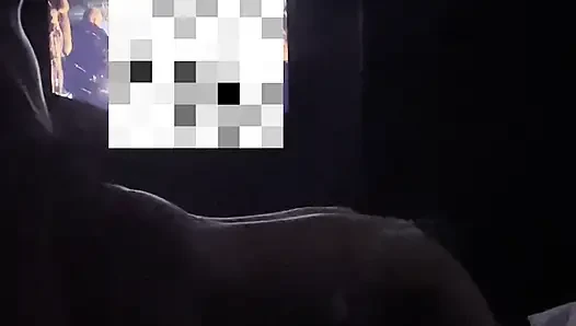 Netflix ve üvey erkek kardeşimle rahatla
