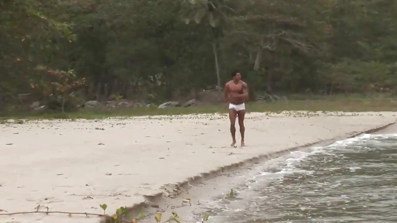 Sulking beach twink被搞砸了