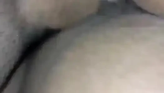 Ich ficke die heiße und saftige muschi meiner ehefrau, 18 jahre alte brünette junge frau, super heiß