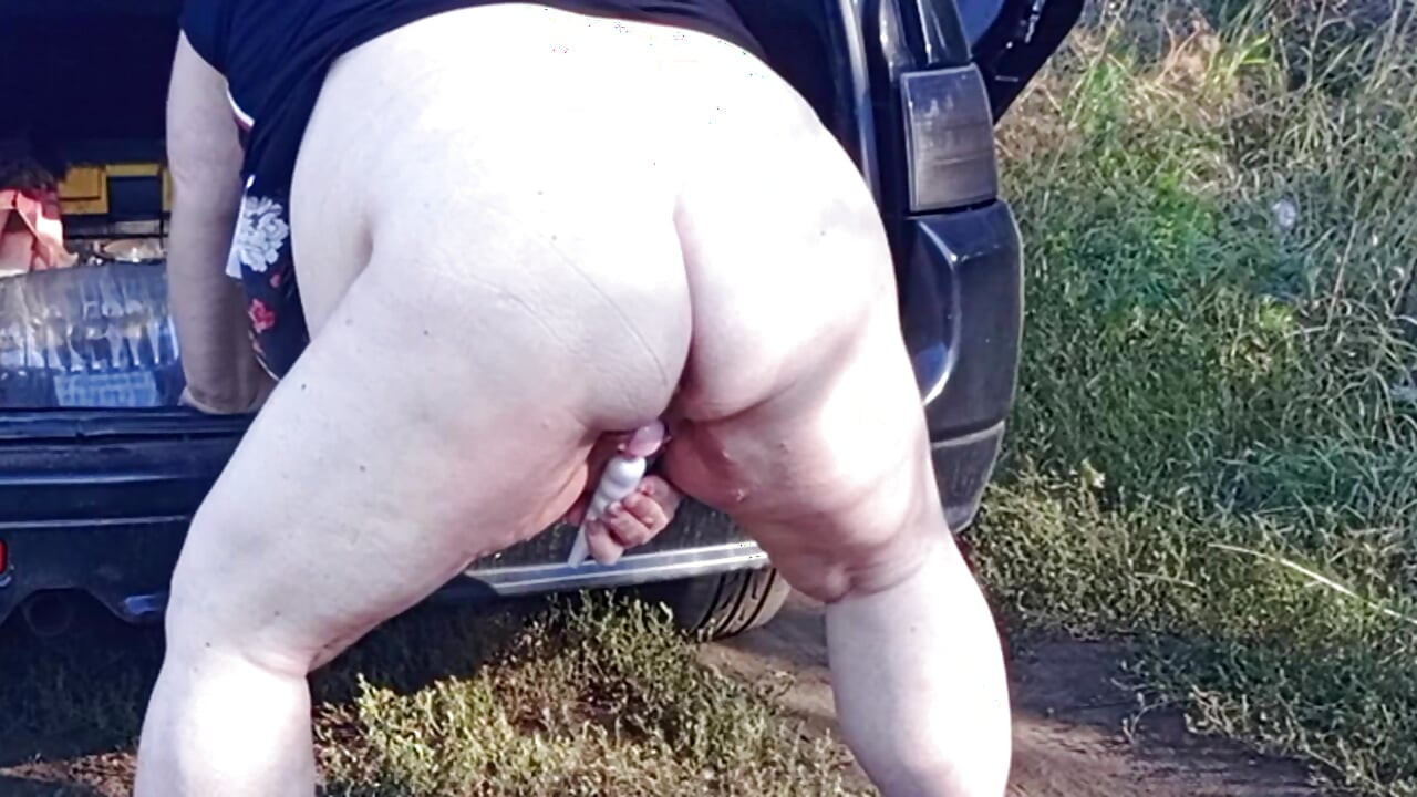 neighbor gets lots of orgasms with squirting