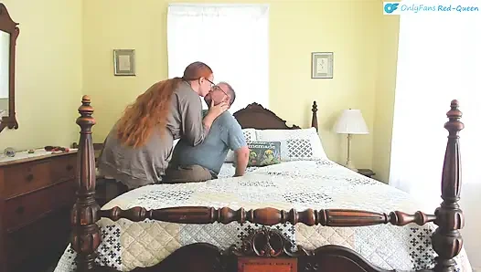 Romantik evli çift birlikte boşalıyor - sakso, binme, ateşli kızıl saçlı evli kadınla kılları domaltıyor