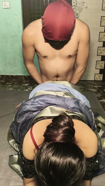 Recién casada India Desi Bhabhi follando en sari con el marido estilo perrito follada dura orgasmo video de sexo | Clip 1