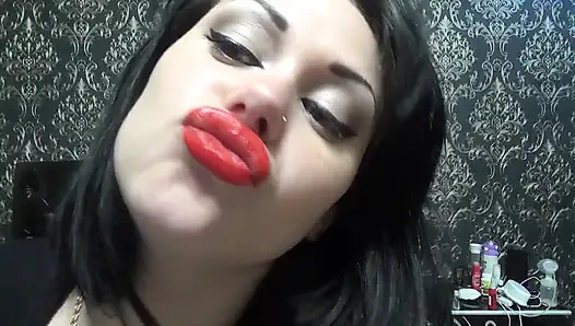 Целуй меня, детка! Красная помада и фетиш с большими сексуальными губами