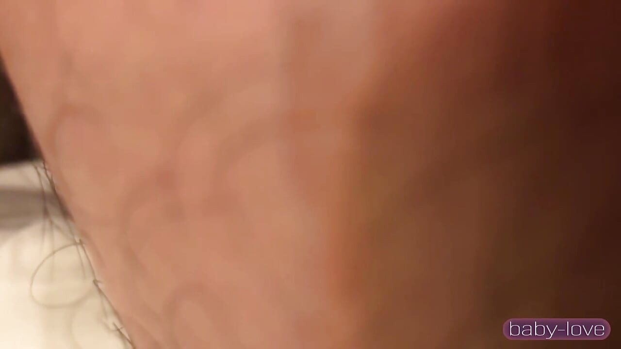 얼굴 사정 데뷔, 보이시 짧은 머리의 아름다움은 총 혼돈으로 하나의 장난 꾸러기 순간을 켭니다
