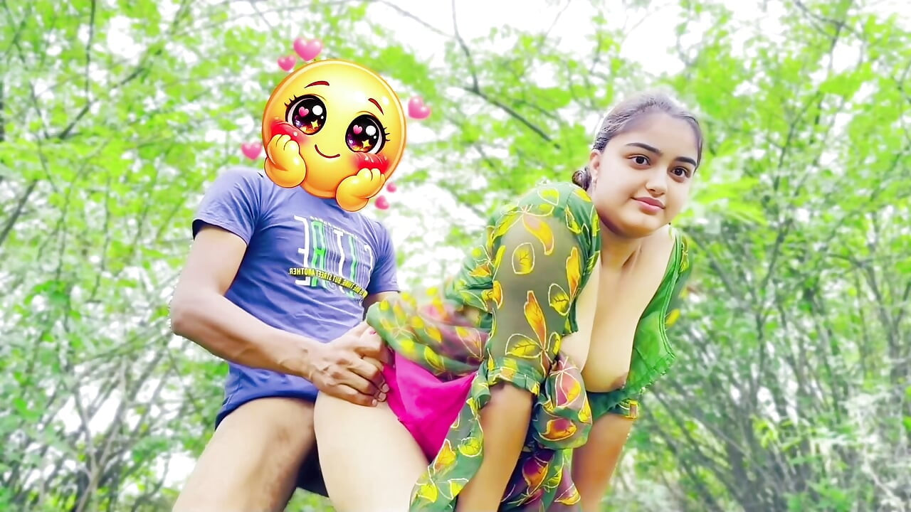 Inocent söt byflicka Sex i djungeln, nyligen oskuld flicka första gången knullar i skogen xxx gratis videor