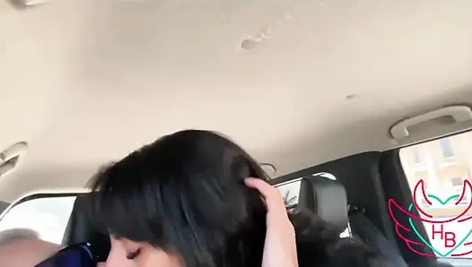 Lutschte ihren stiefsohn, während der cuckold fuhr