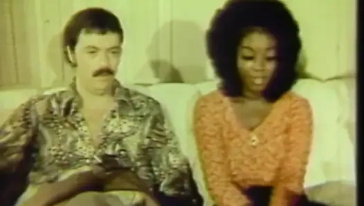 Black and white pussy licking in the bedroom