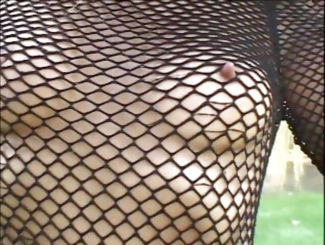 Piercing na buceta, sexy loira bunda ... porra na boca