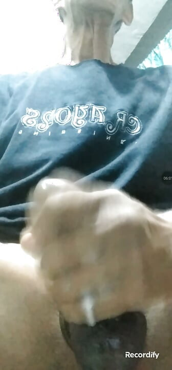Amor por mim e pela minha esposa.