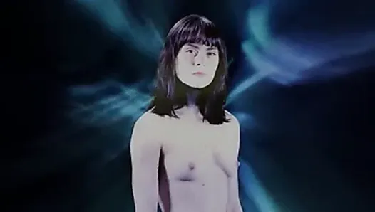 La chanteuse nueLeanne Macomber: Young Ejecta - Your Planet