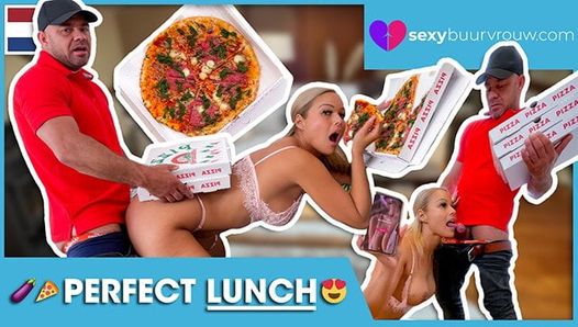 Eu como um entregador enquanto como pizza! sexybuurvrouw.com