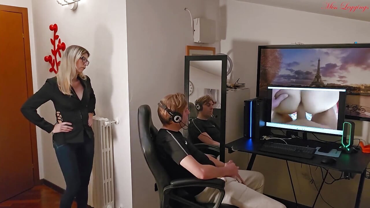 Shocked Stepmom Has No Choice but to Submit to the Wanker Stepson's Indecent Proposal