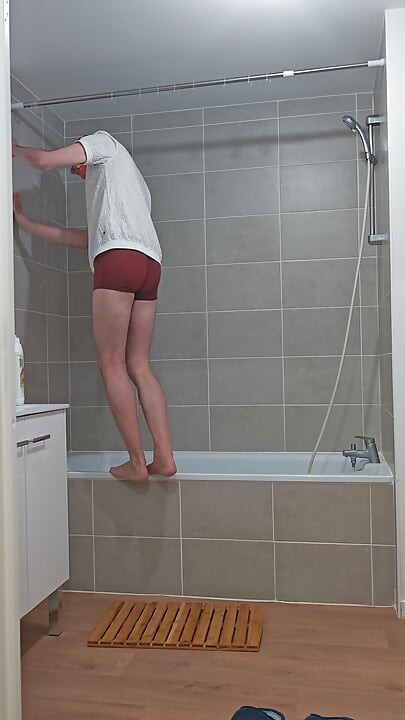 I'm cleaning my bathtub (episode 1)