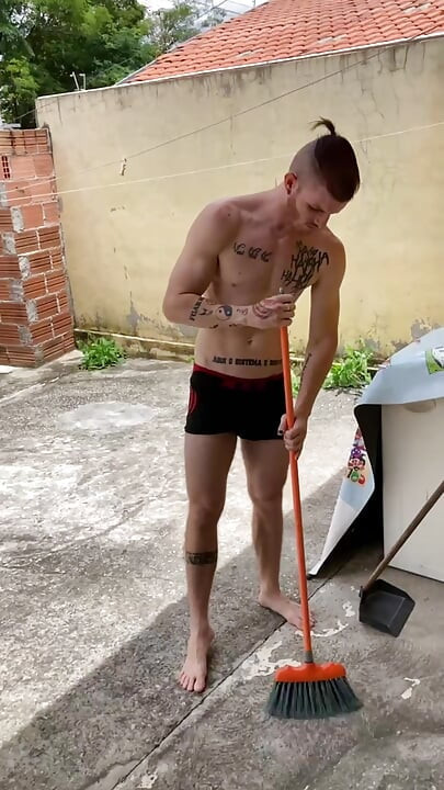I Went to Clean the Yard, Got Horny, Jerked off and Came