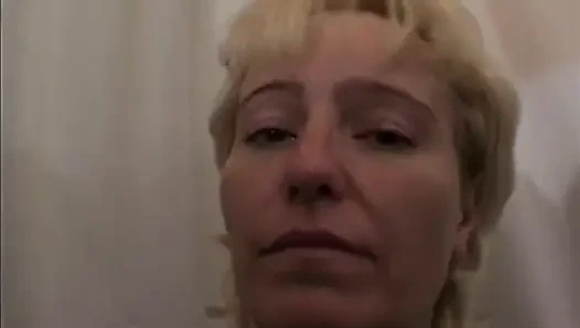 Tante sange rambut pirang di-fingering dan dientot habis-habisan sampai orgasme