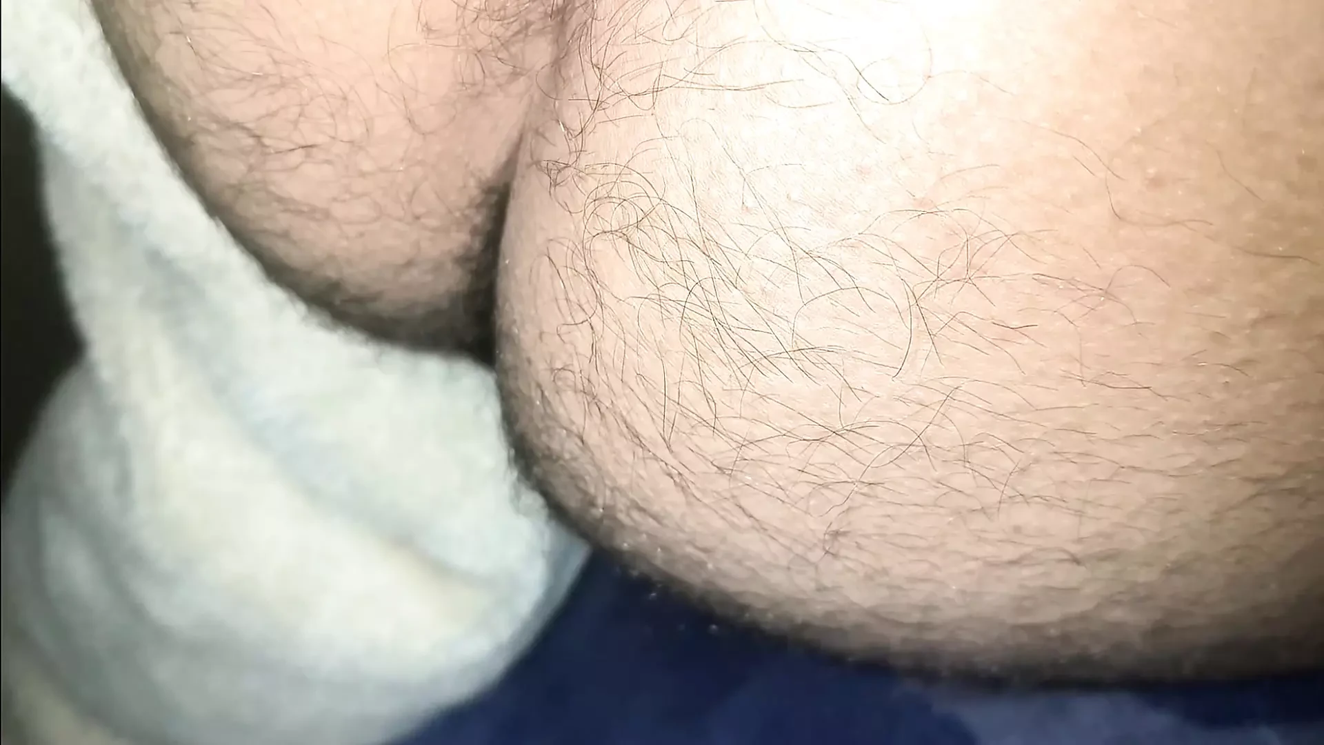 私の友人は私のお尻をファックします私は大好きです私のお尻を濡らしてください