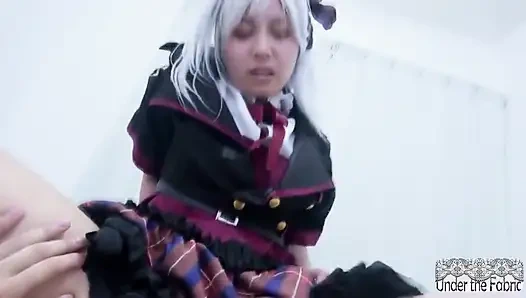 İlk çekim kaosu, utangaç bir cosplayer ezici bir çok partner deneyimine adım atıyor